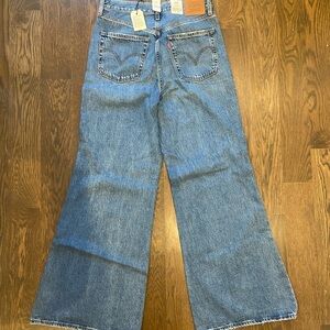Levi’s Women’s High Loose Flare Jeans - NWT - 30x32